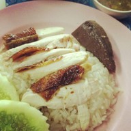ข้าวมันไก่เบญจรงค์