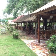 สวนอาหารเรือนริมน้ำ ท่าแร่