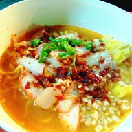 ชายสี่บะหมี่เกี๊ยว สุขประยูร นาป่า