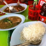 ราดหน้ายอดผักนายเคี้ยงเอ็มไพร์ ถนนจันทน์