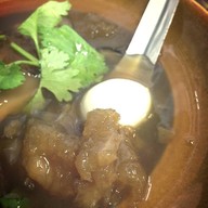 ข้าวผัดปู กุ้ง ตลาดอัมพร