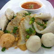 ก๋วยเตี๋ยวลูกชิ้นปลาจ่าฤทธิ์