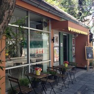 Da Vinci Caffè: Art and Restaurant Aree 1