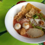 ลูกชิ้นปลานายฉุ่ย เย็นตาโฟ 40 ปี นวมินทร์ 68