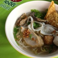 ลูกชิ้นปลานายฉุ่ย เย็นตาโฟ 40 ปี นวมินทร์ 68