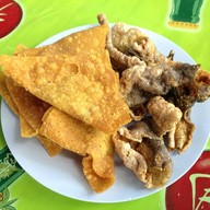 ลูกชิ้นปลานายฉุ่ย เย็นตาโฟ 40 ปี นวมินทร์ 68