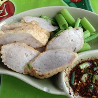 ลูกชิ้นปลานายฉุ่ย เย็นตาโฟ 40 ปี นวมินทร์ 68