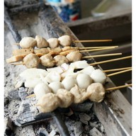ร้านพี่เลี่ยง ลูกชิ้นปิ้งหน้าแสงทอง