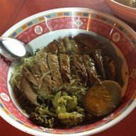 หมูยิ้ม
