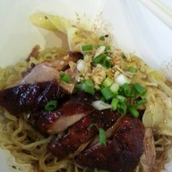 Golden Noodle (พหลโยธิน เพลส)