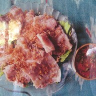 ถิ่นไทยลานลั่นทม