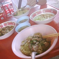 หมูยิ้ม