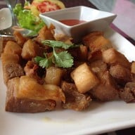 หมูทอดน้ำปลา (จำชื่อที่ถูกต้องไม่ได้อ่ะ)