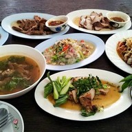 ส้มตำดุกดิก @สะพานลอยบ้านอำเภอ สัตหีบ