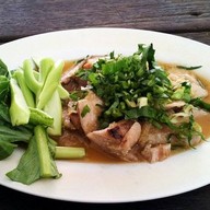 ส้มตำดุกดิก @สะพานลอยบ้านอำเภอ สัตหีบ