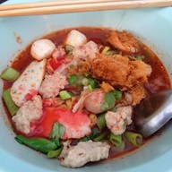 ก๋วยเตี๋ยวหมู-เย็นตาโฟ