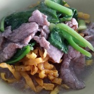 ราดหน้ายอดผักโภชนา