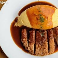 ข้าวห่อไข่หน้าหมูทอดราดซอสเดมิกลาส 220 บาท 