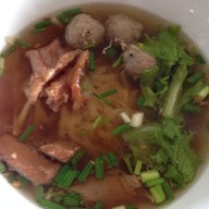ก๋วยเตี๋ยวลูกชิ้นหาดใหญ่ถนัดศรี