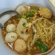 ก๋วยเตี๋ยวลูกชิ้นปลาจ่าฤทธิ์