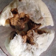 ซาลาเปาเจ๊บ้วง by @LIUJIACHA