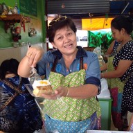คุณตุ้มขนมไทย ตลาดธนบุรี สนามหลวง2