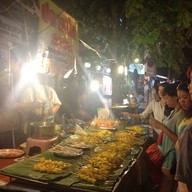 ปลาหมึกสดย่างหน้าซอยอนุบาลพรรณี
