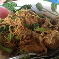 ร้านคุณจี๊ดราดหน้ายอดผัก สมุย