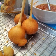 ลูกชิ้นทอด-สันติเกษม