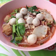 ร้านก๊วยเตี๋ยวลูกชิ้นปลาจารุณี