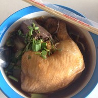ก๋วยเตี๋ยวหมูเฮียอ้อย ตลาดโพธิ์สุวรรณ