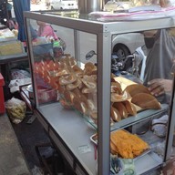 ขนมเบื้อง หน้าแบงค์กรุงเทพช้างคลาน