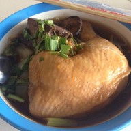 ก๋วยเตี๋ยวหมูเฮียอ้อย ตลาดโพธิ์สุวรรณ