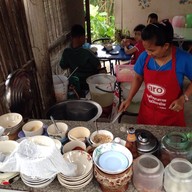 ก๋วยเตี๋ยวต้มยำ เจ๊แอ๊ด