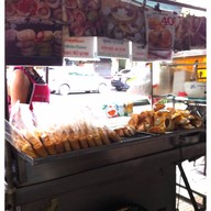 ขนมเบื้องฝอยทอง ถนนนครชัยศรี