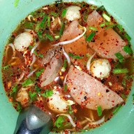 ก๋วยเตี๋ยวเนื้อหัวรถไฟ