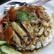 เจ๊หมวย ลูกชิ้นปลา(ตลาดไฟฟ้า)