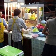 เจ๊หมวย ลูกชิ้นปลา(ตลาดไฟฟ้า)