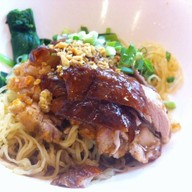 Golden Noodle (พหลโยธิน เพลส)
