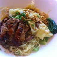 Golden Noodle (พหลโยธิน เพลส)