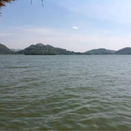 ร้านอาหารแป้งร่ำ