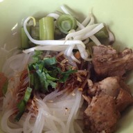 ก๋วยเตี๋ยวเรือบุฟเฟต์ ข้างร้านหยก