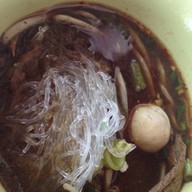 ก๋วยเตี๋ยวเรือบุฟเฟต์ ข้างร้านหยก