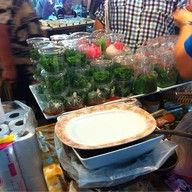 คุณกล้วย ลอดช่องวัดเจษ ตลาดน้ำคลองลัดมะยม