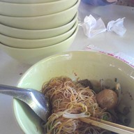 ก๋วยเตี๋ยวเรือบุฟเฟต์ ข้างร้านหยก