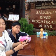 สาละวินิเ ริเวอร์ เรสเตอรองค์ แอนด์ บาร์