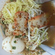 ก๋วยเตี๋ยวหมูต้มยำ (ใส่ไข่)