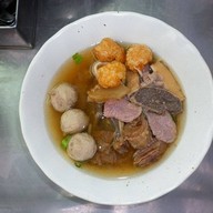 ก๋วยเตี๋ยวเนื้อ2เจ๊ นครนายก