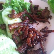 เปี๊ยกส้มตำไก่ย่างหนังกรอบ