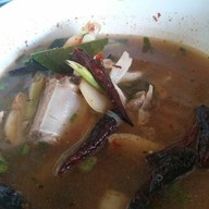 เปี๊ยกส้มตำไก่ย่างหนังกรอบ